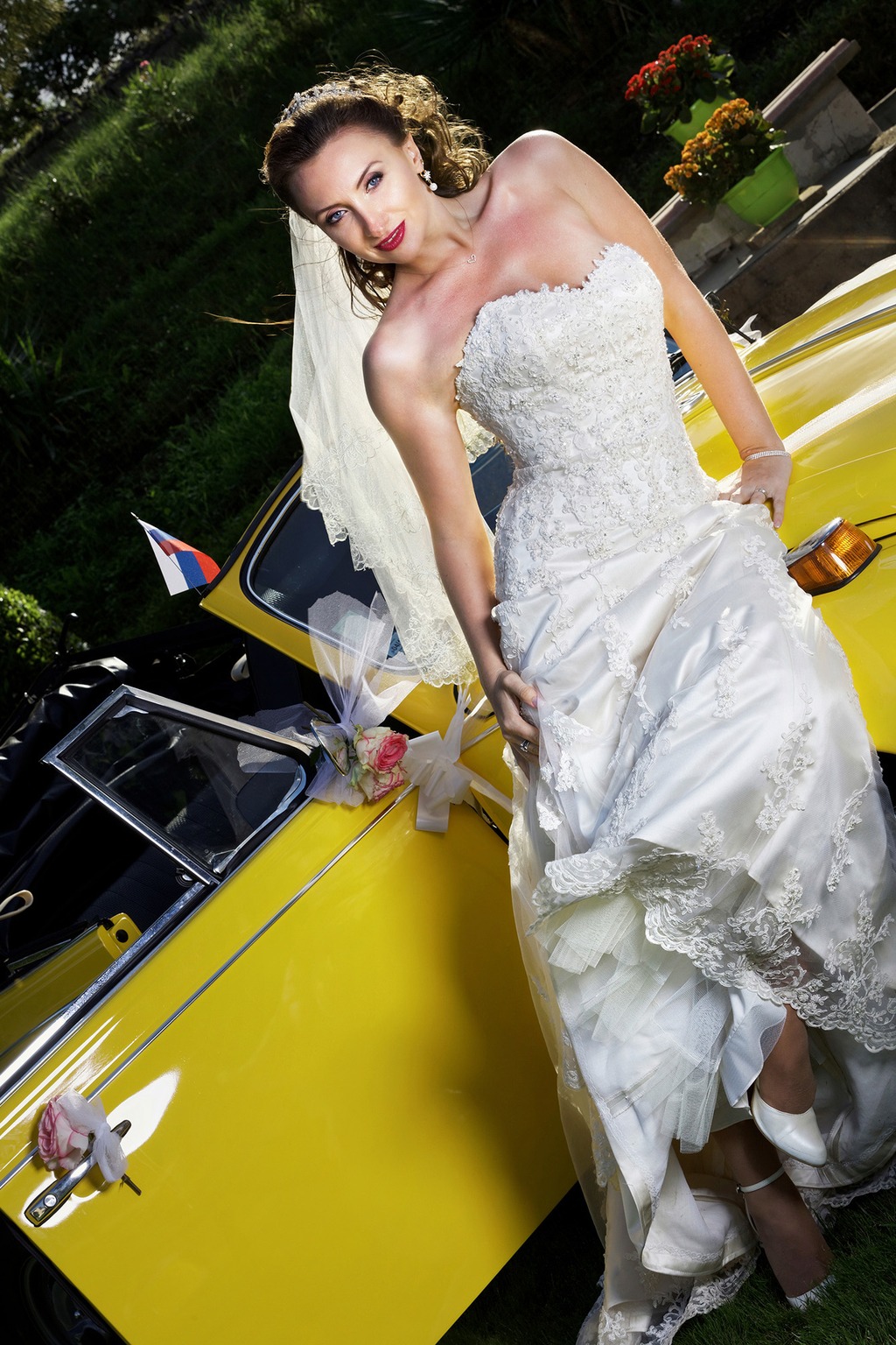 Portrait de mariée avec voiture de collection réalisé à Genève